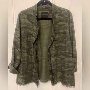 Sanctuary shirt/jacket in camo - Size XL
